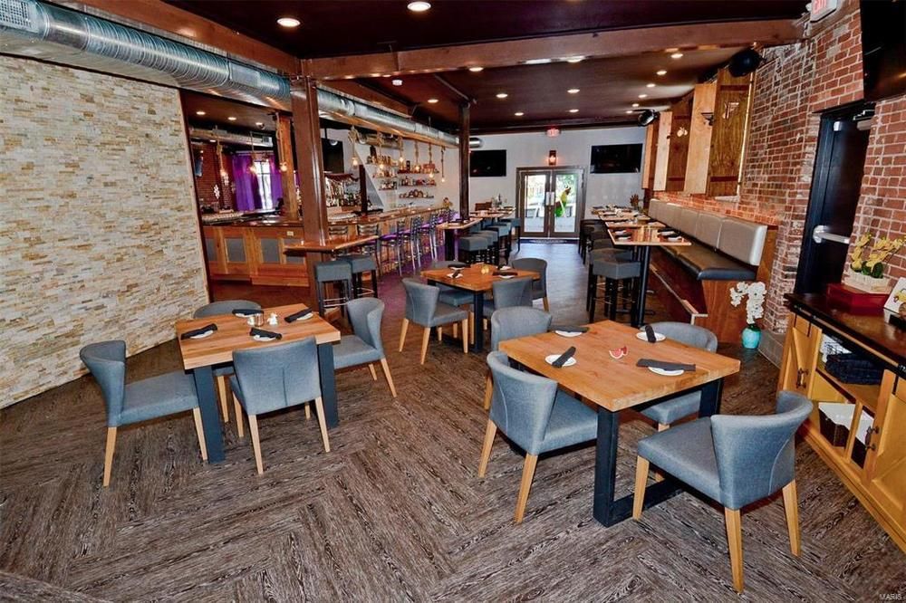 Restaurant & Sports Bar: 5800 Gravois Ave, Saint Louis, MO 63116